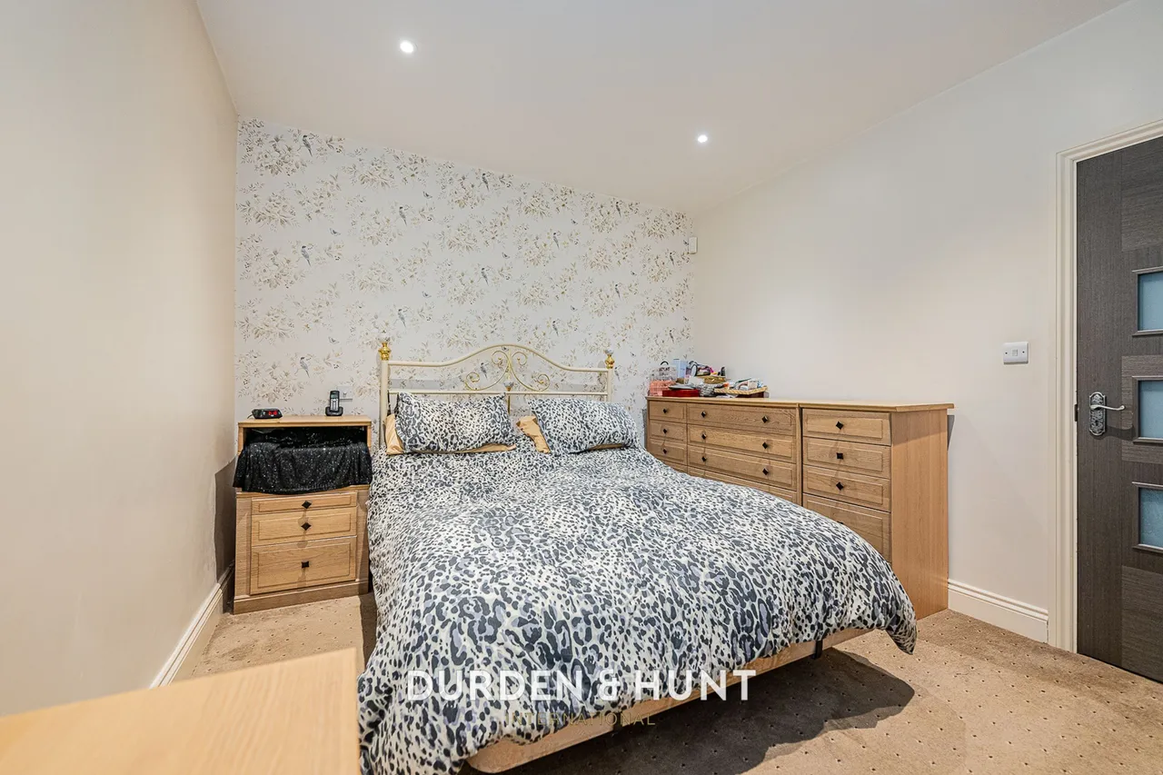 Ewellhurst Road, Clayhall, IG5, photo 12