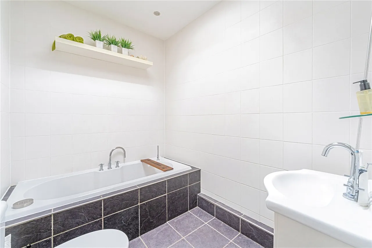Powder Mill Lane, Twickenham, TW2 6EG, photo 8