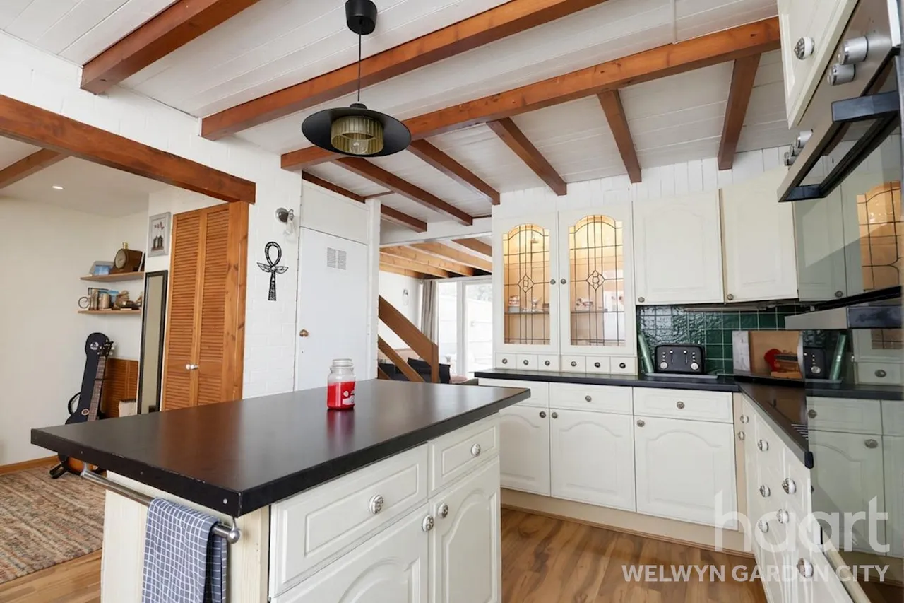 Daniells, Welwyn Garden City, AL7, photo 2