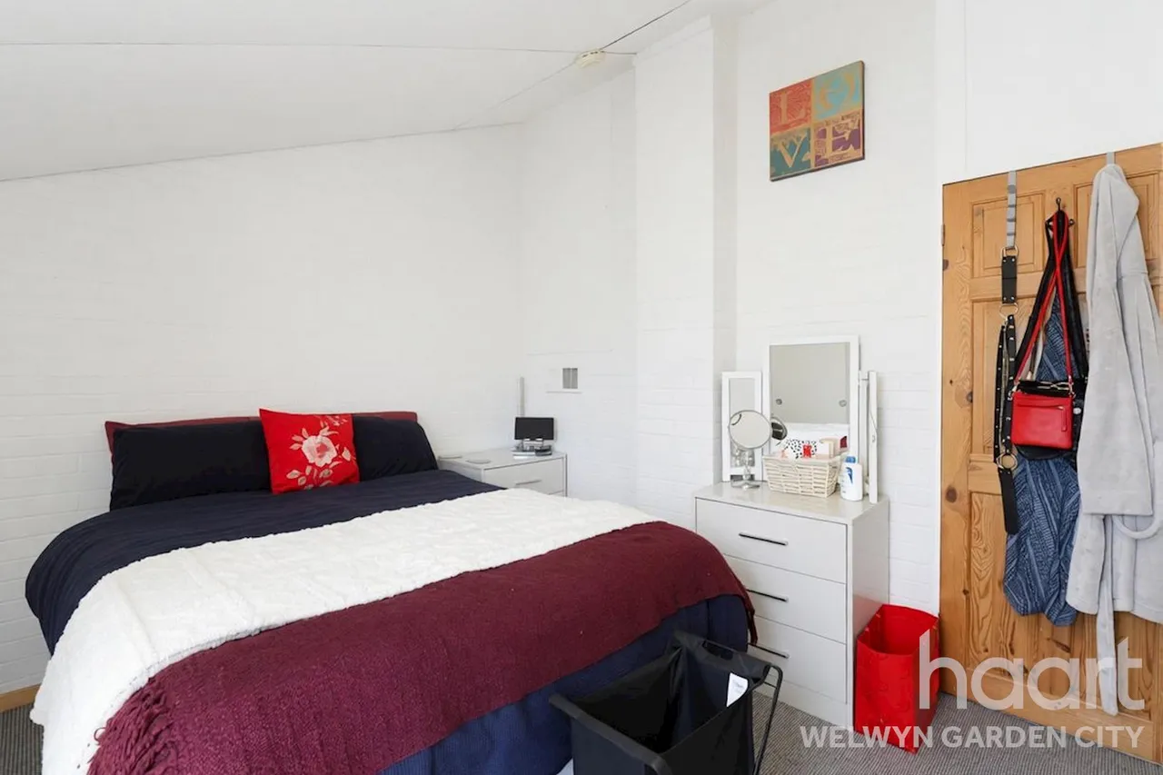 Daniells, Welwyn Garden City, AL7, photo 14