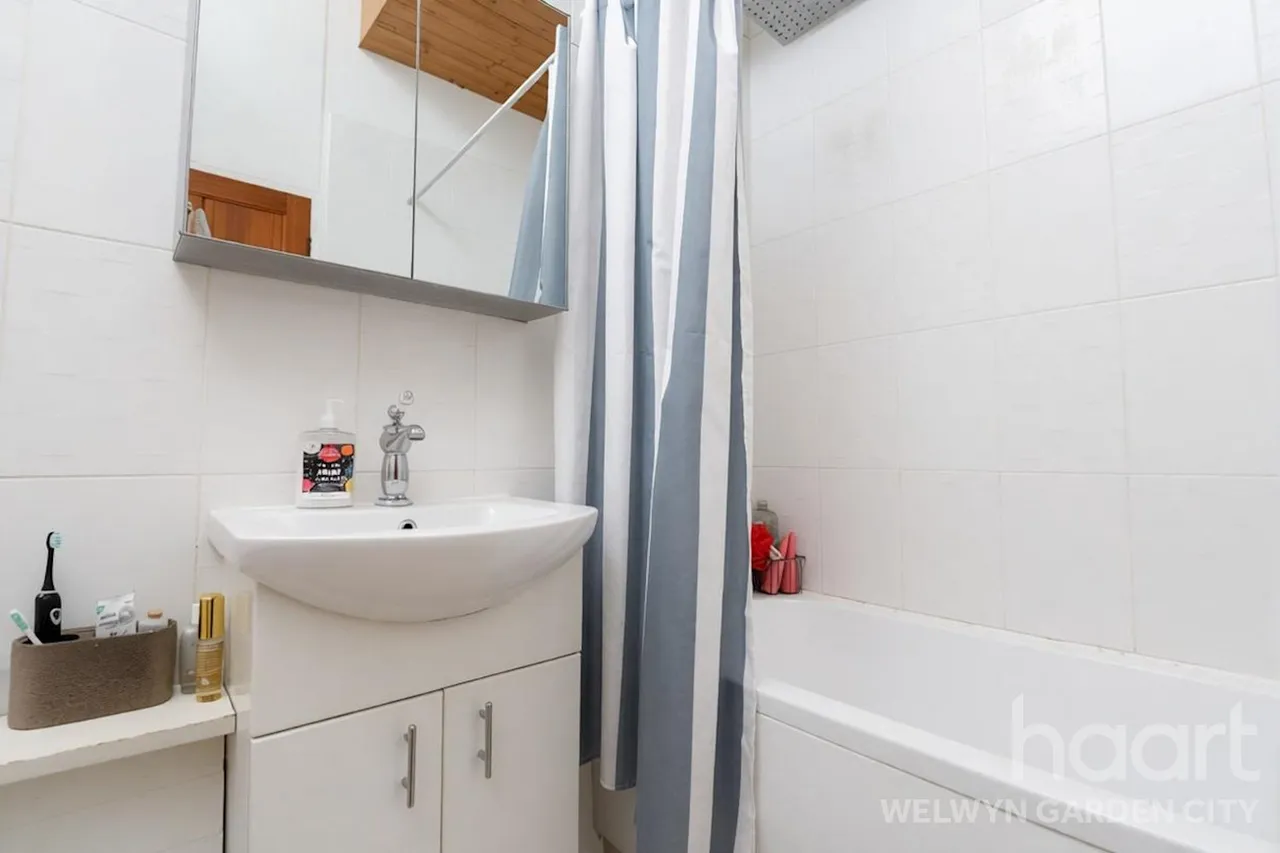 Daniells, Welwyn Garden City, AL7, photo 21