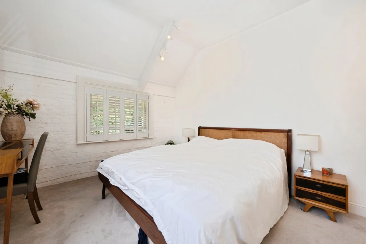 Portsmouth Road, Esher, KT10, photo 14