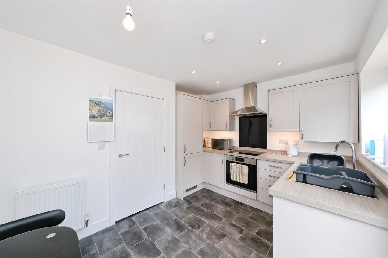 Almond Avenue, Barlborough, Chesterfield, photo 9