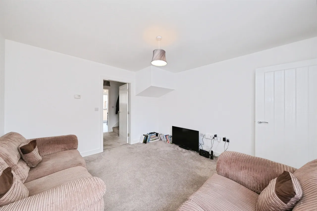 Almond Avenue, Barlborough, Chesterfield, photo 7