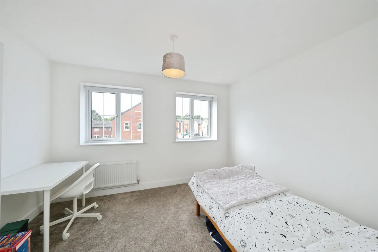 Almond Avenue, Barlborough, Chesterfield, photo 5
