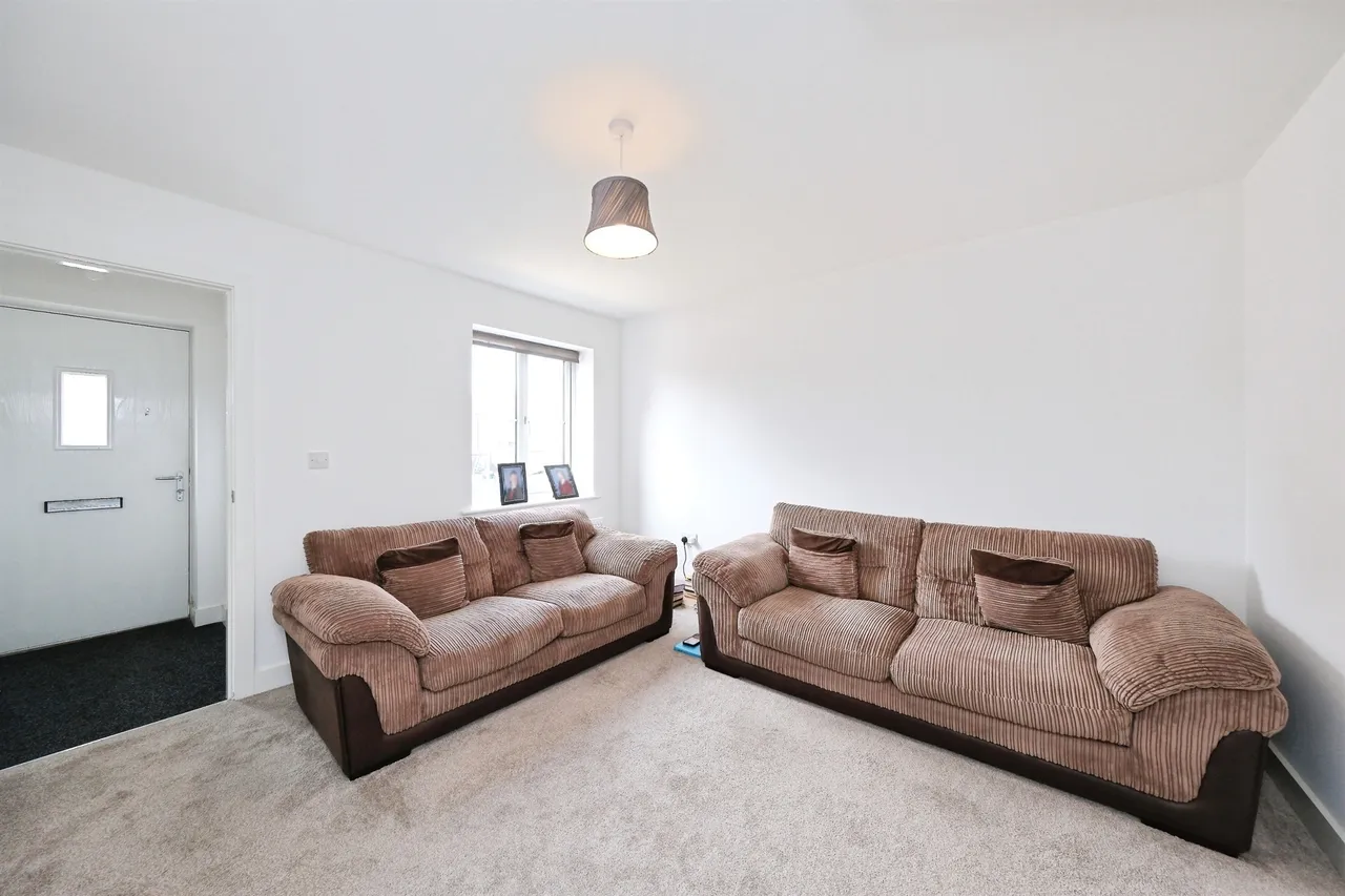 Almond Avenue, Barlborough, Chesterfield, photo 2