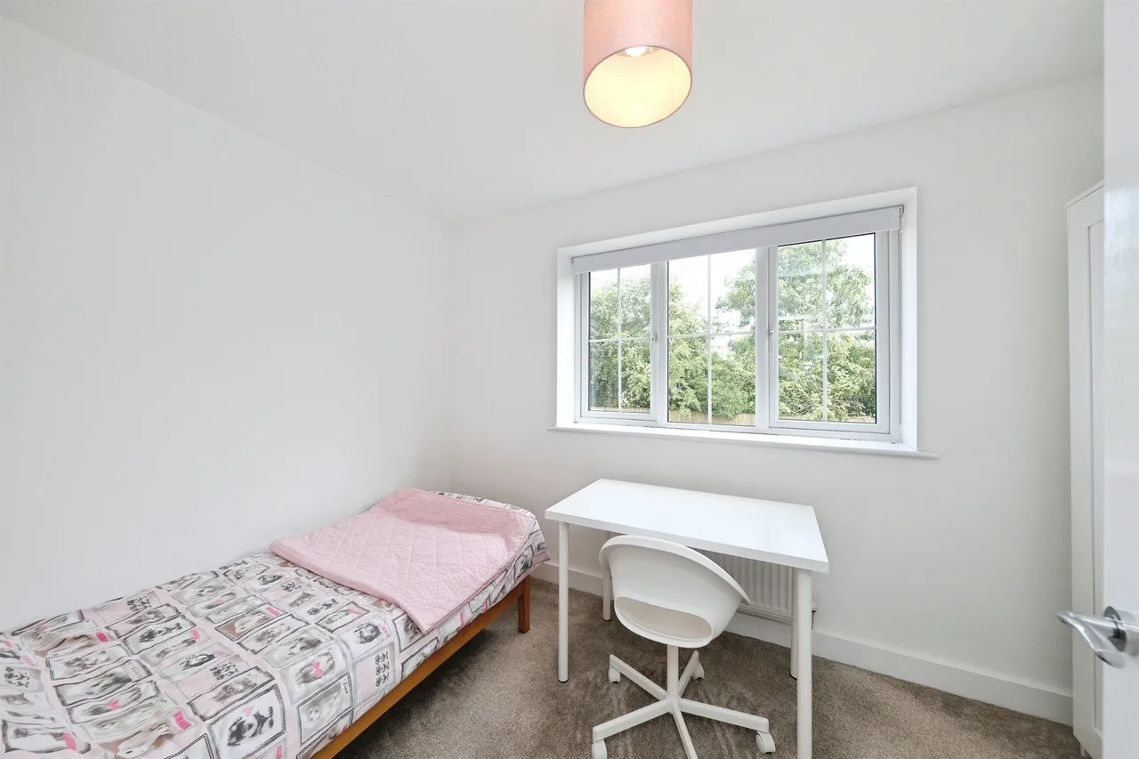 Almond Avenue, Barlborough, Chesterfield, photo 12
