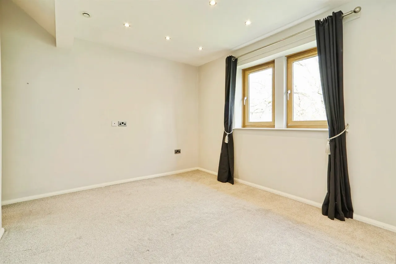 The Green, Bingley, BD16, photo 4