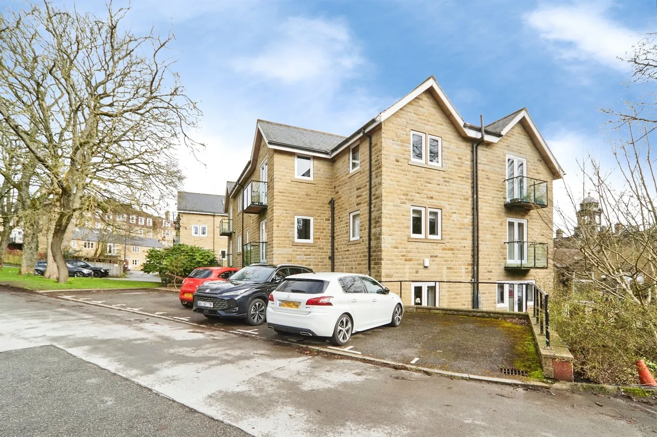 2 bed flat for sale, The Green, Bingley, BD16