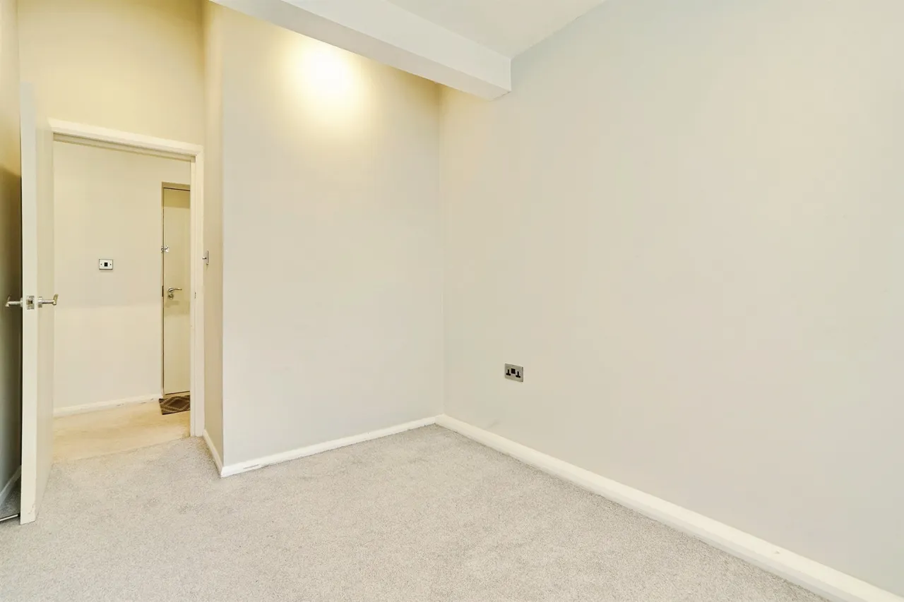 The Green, Bingley, BD16, photo 9