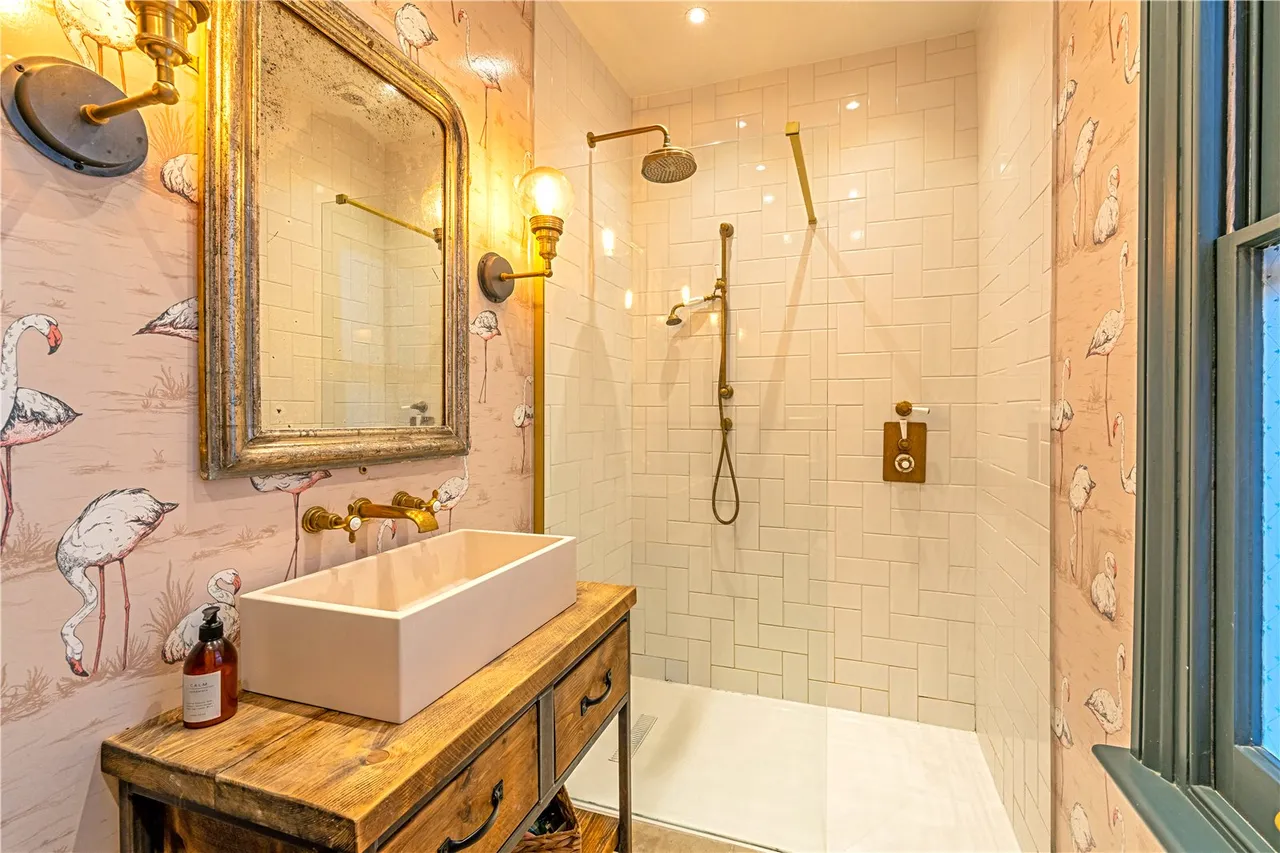 Nightingale Road, Hampton, TW12 3HX, photo 12
