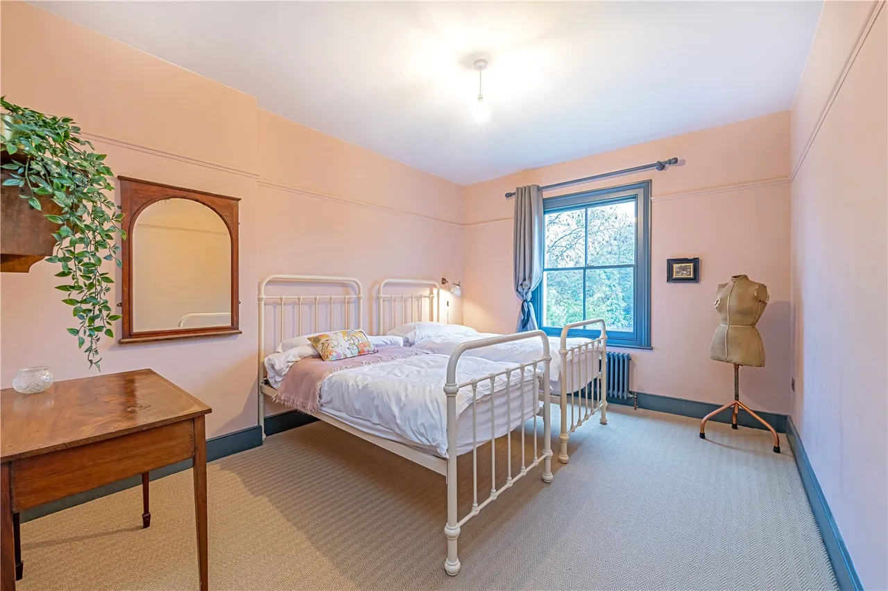 Nightingale Road, Hampton, TW12 3HX, photo 9
