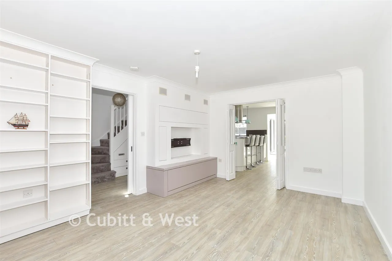 Pinova Close, Crawley, RH11, photo 5