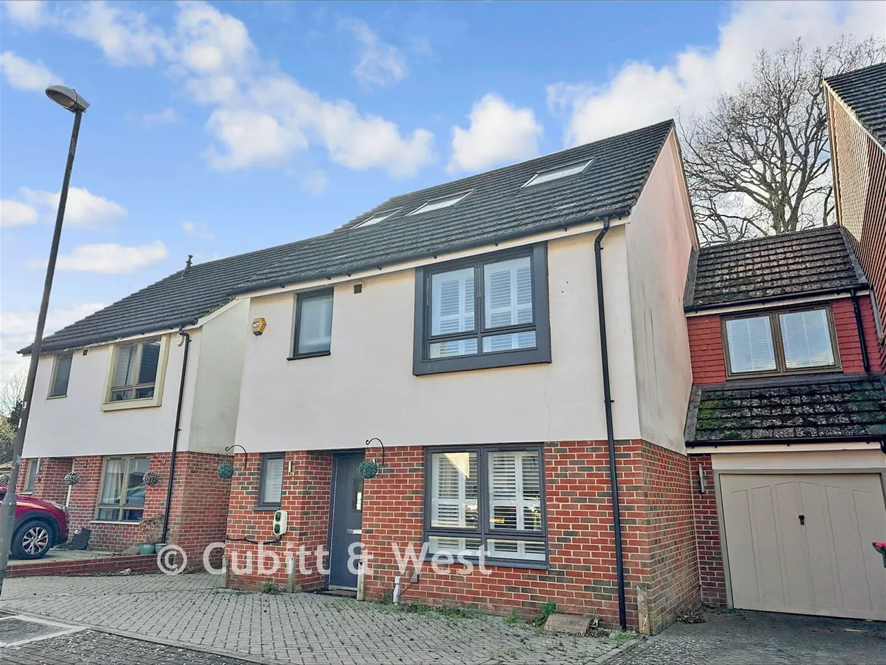 5 bed house for sale, Pinova Close, Crawley, RH11