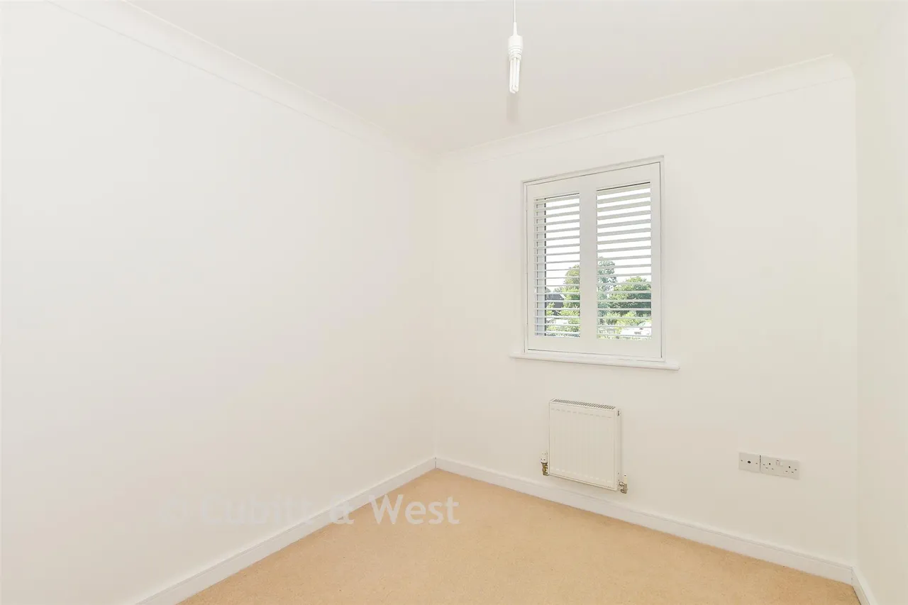 Pinova Close, Crawley, RH11, photo 12