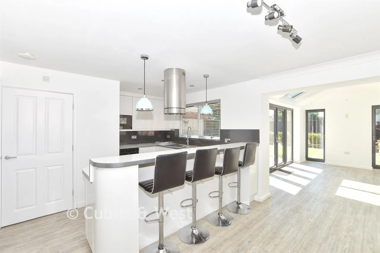 Pinova Close, Crawley, RH11, photo 2