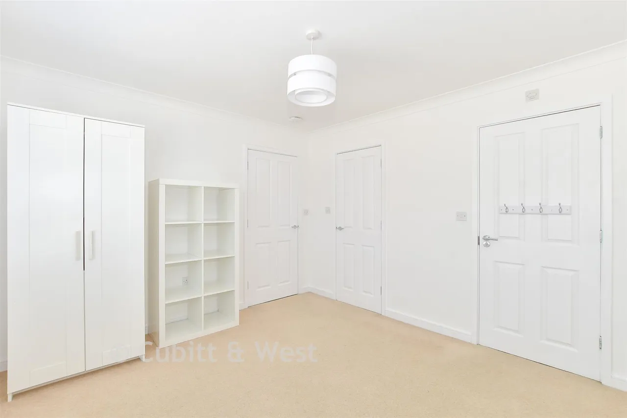 Pinova Close, Crawley, RH11, photo 9