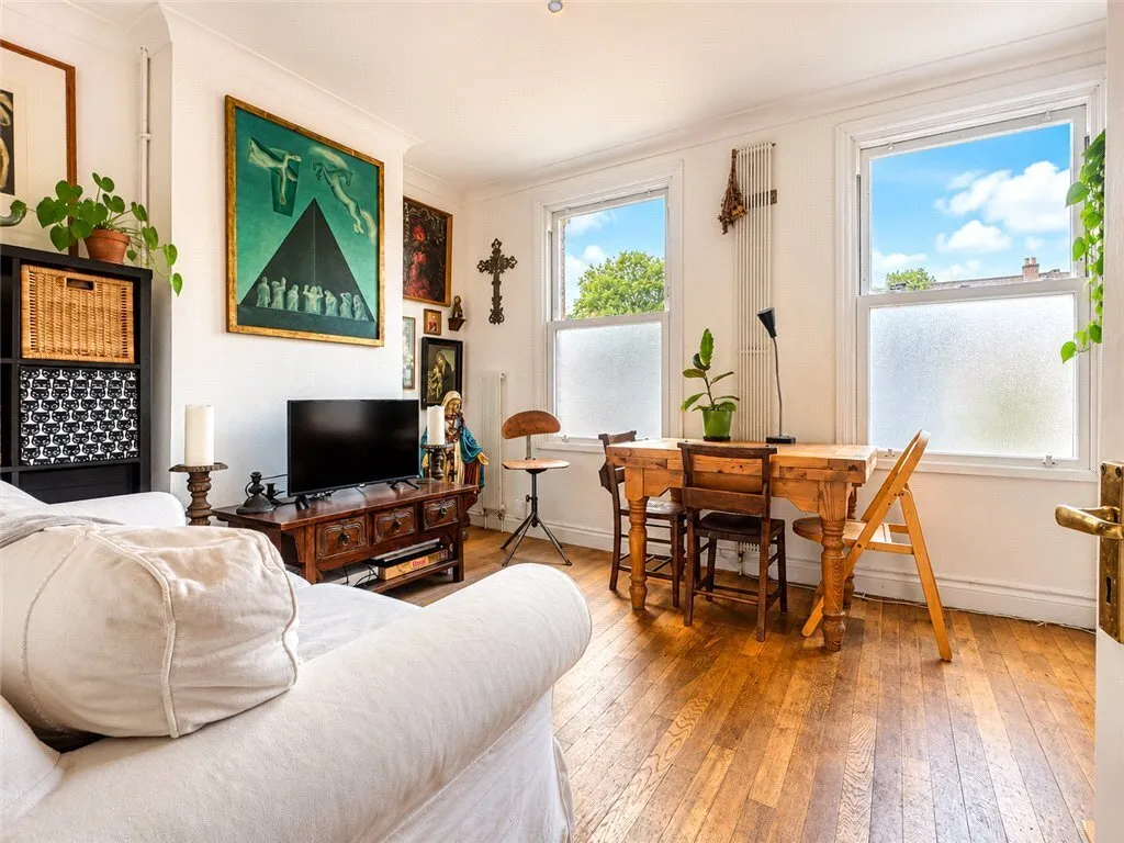 2 bed flat for sale, Whitehorse Road, Thornton Heath, CR7