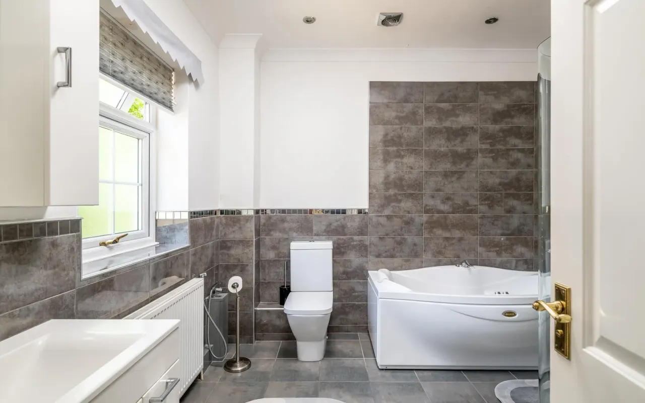 Brook Lane, Renhold, Bedford, photo 18