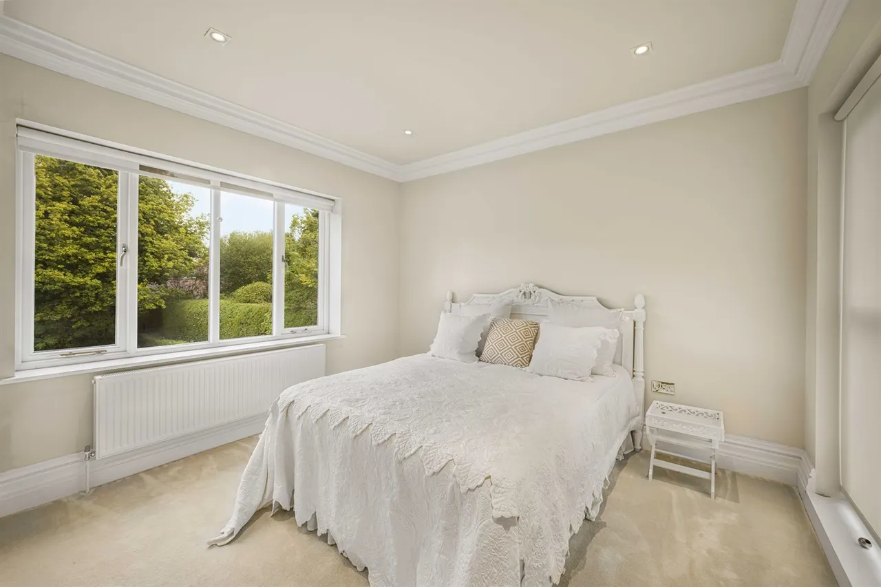 Hale, Altrincham, photo 10