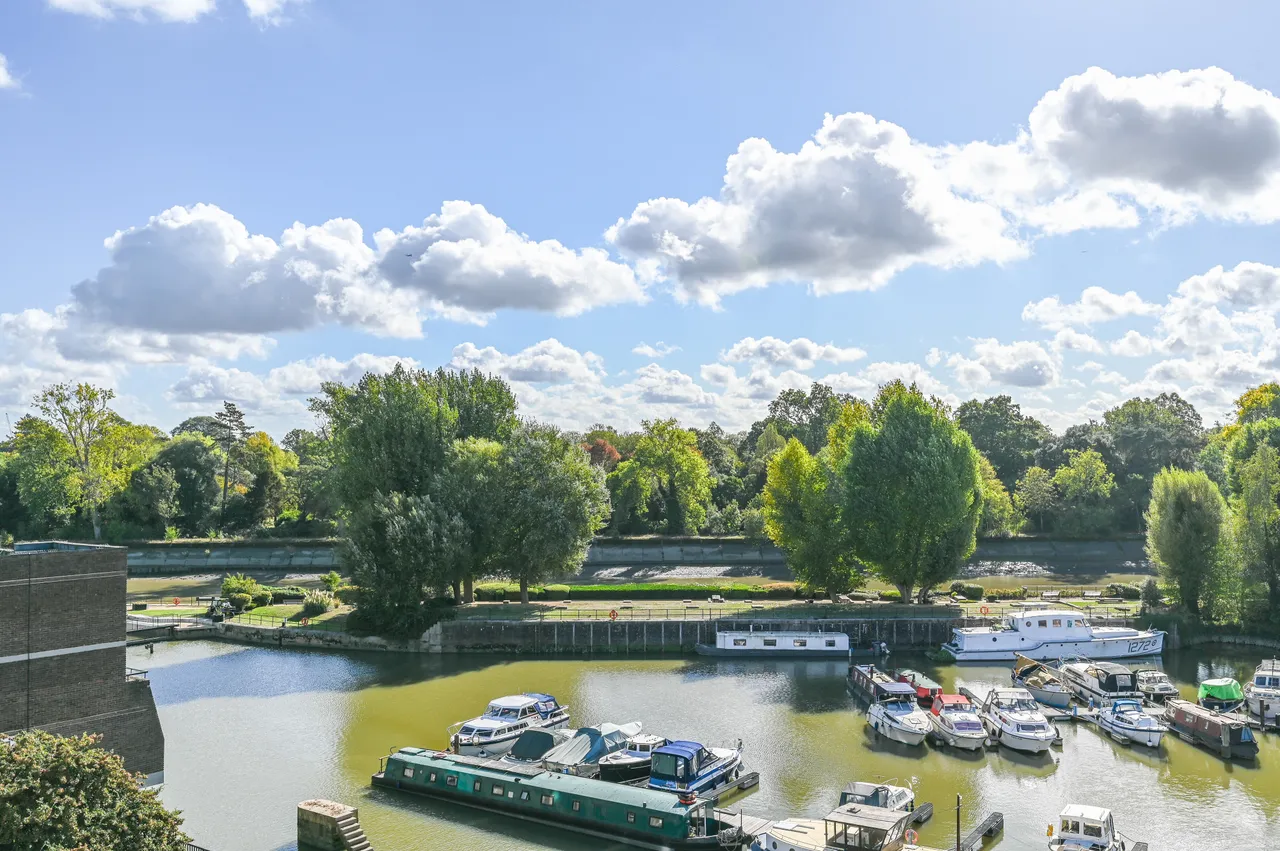 Brentford, TW8, photo 14