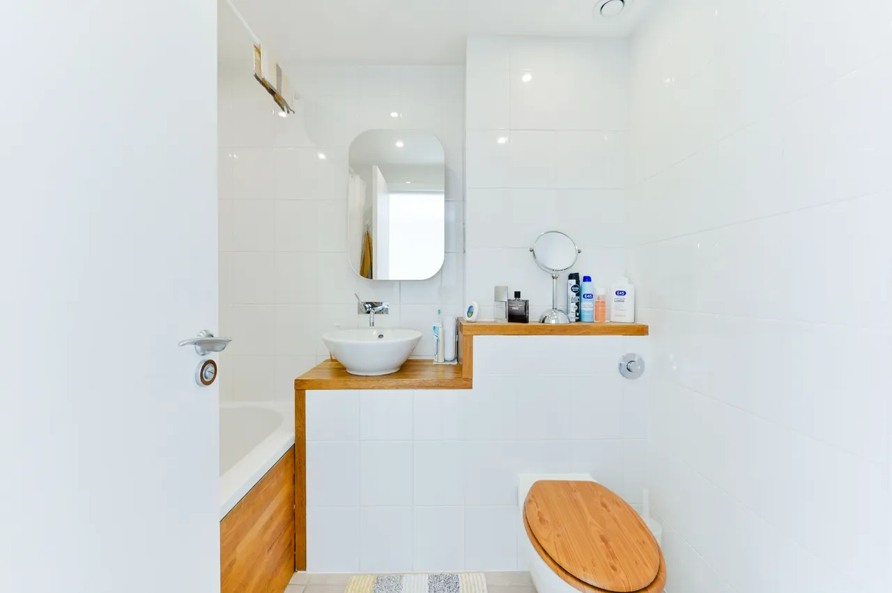 Brentford, TW8, photo 11