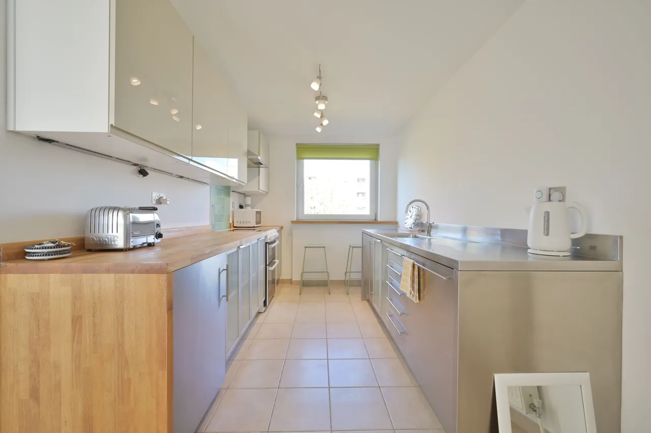 Brentford, TW8, photo 5