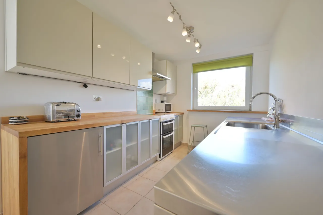 Brentford, TW8, photo 6