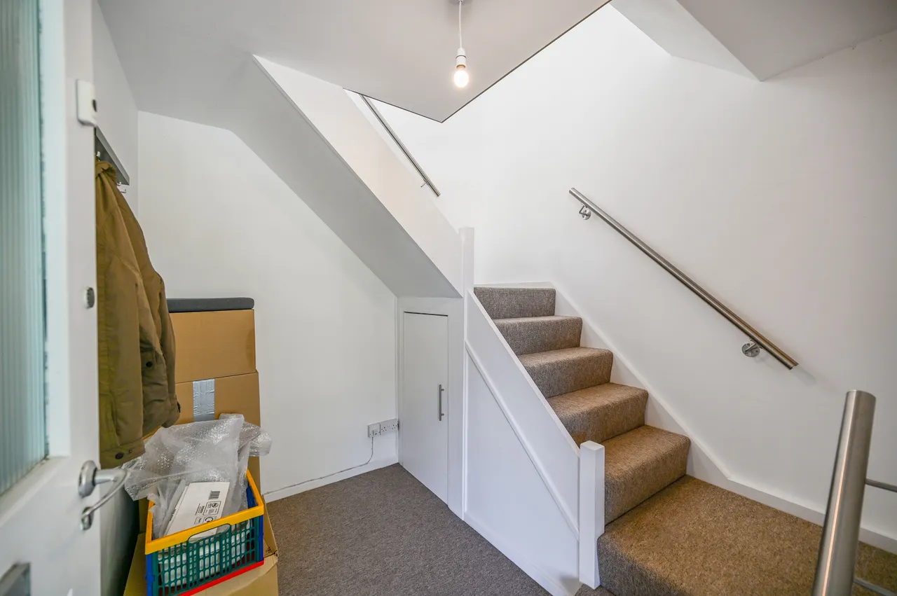 Brentford, TW8, photo 12