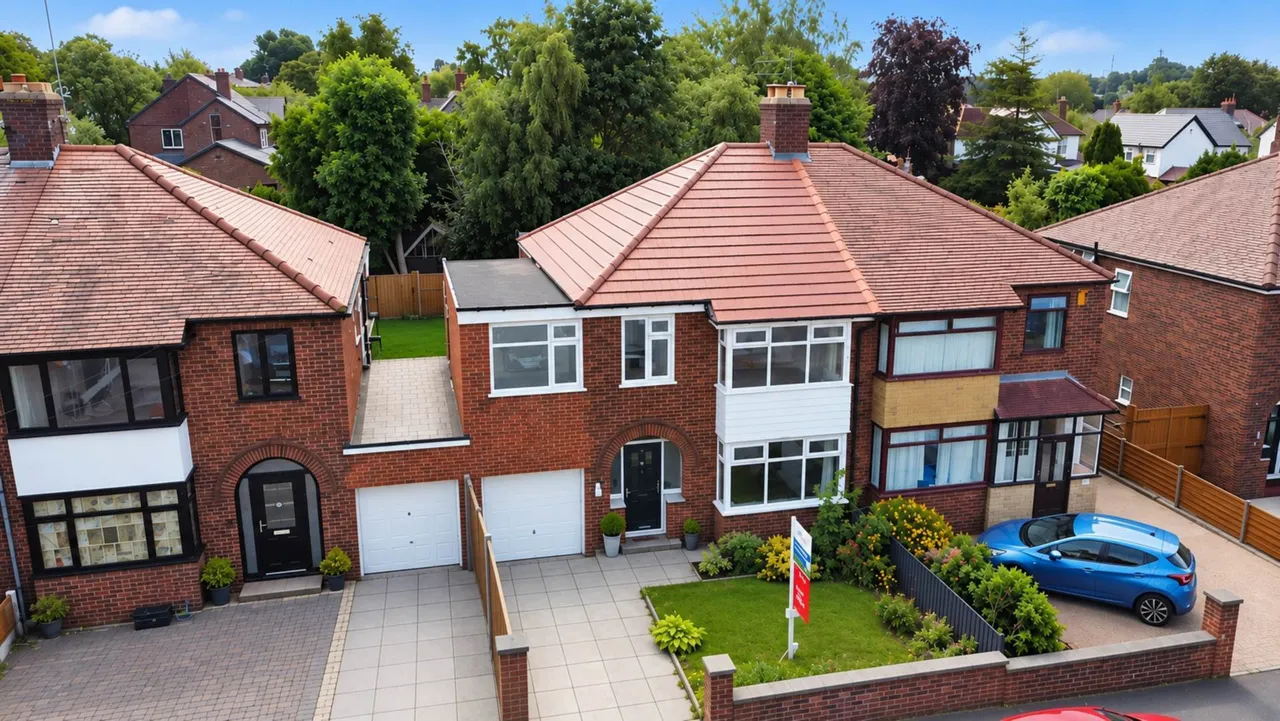 4 bed house for sale, St. Georges Avenue, Windle