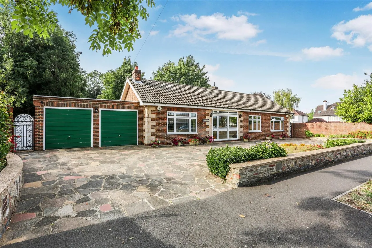 3 bed house for sale, Northey Avenue, Cheam, SM2
