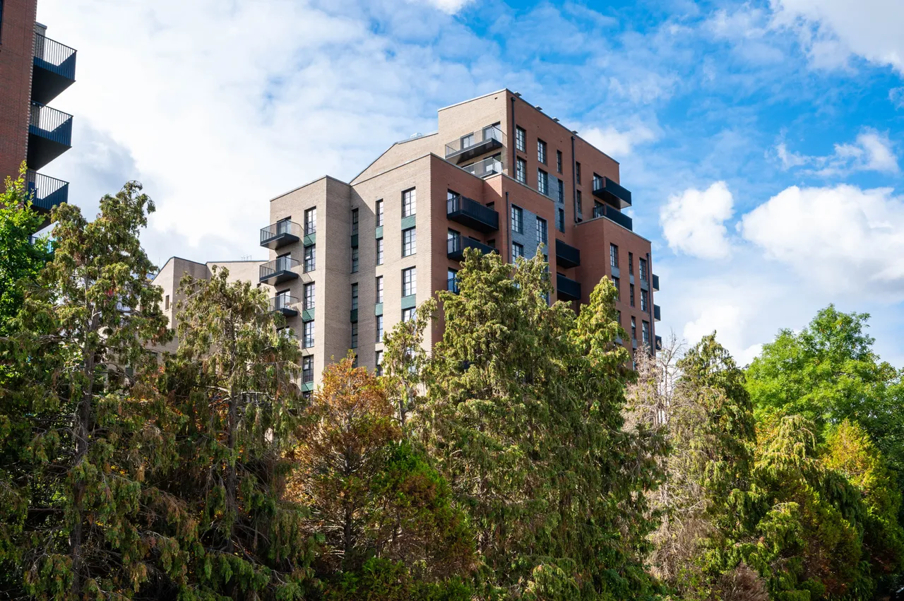 3 bed flat for sale — Flat 87, Rivulet Apartments, New Malden
