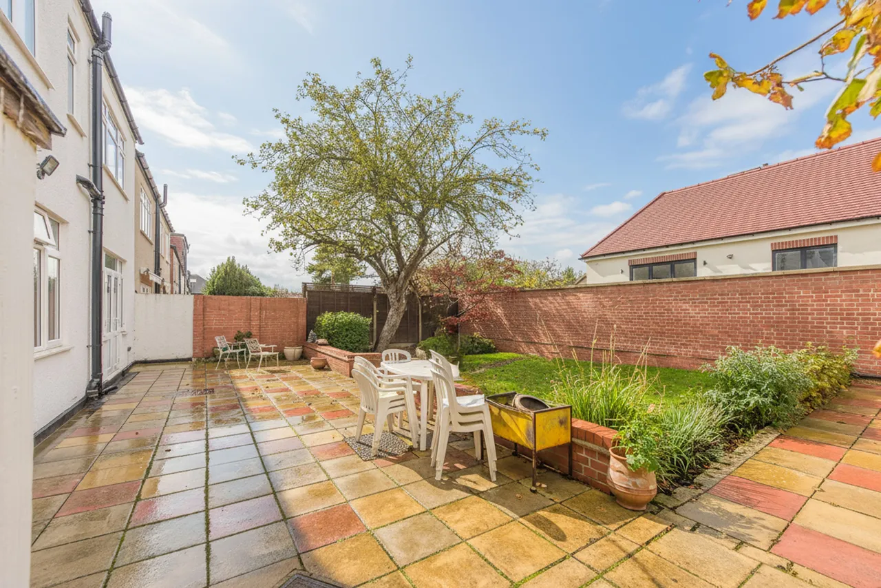 126 Powys Lane, London, photo 6