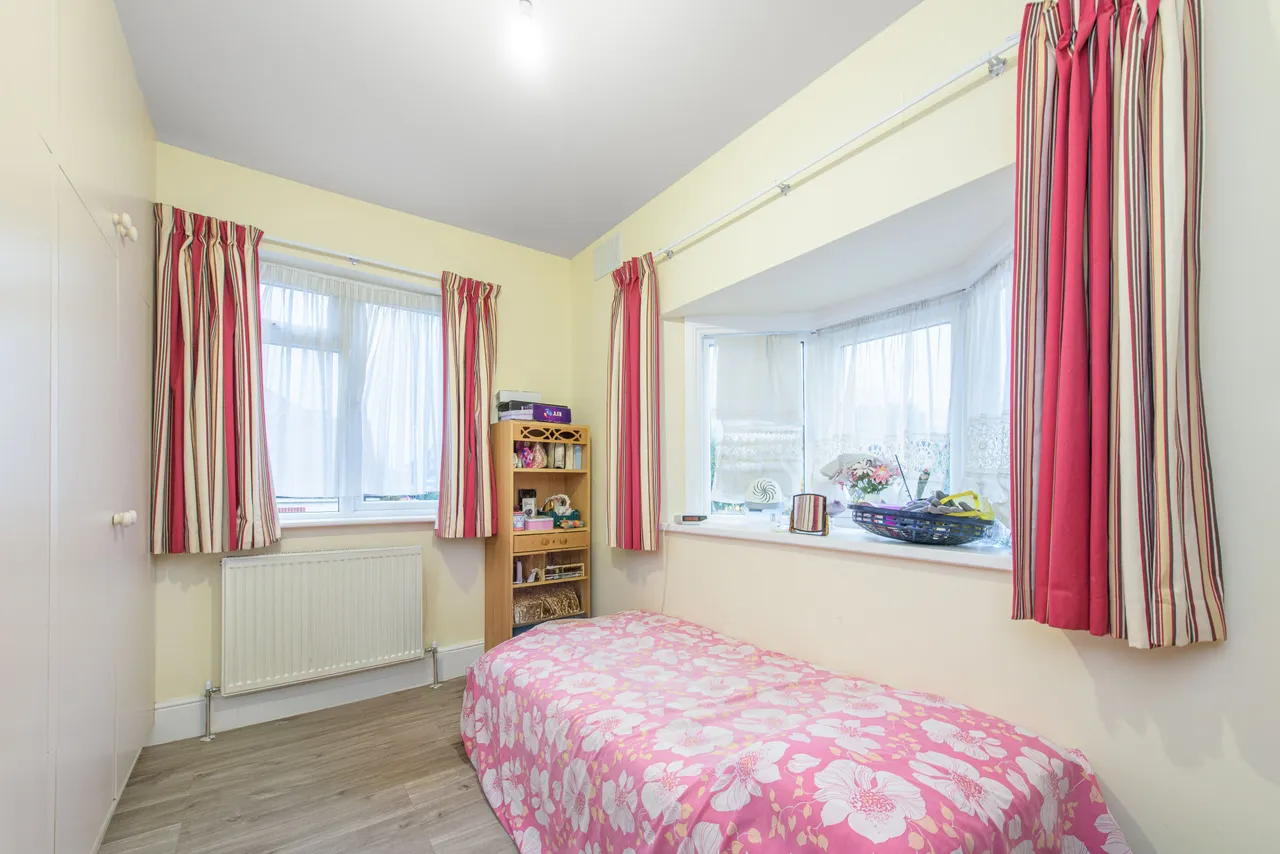 126 Powys Lane, London, photo 9