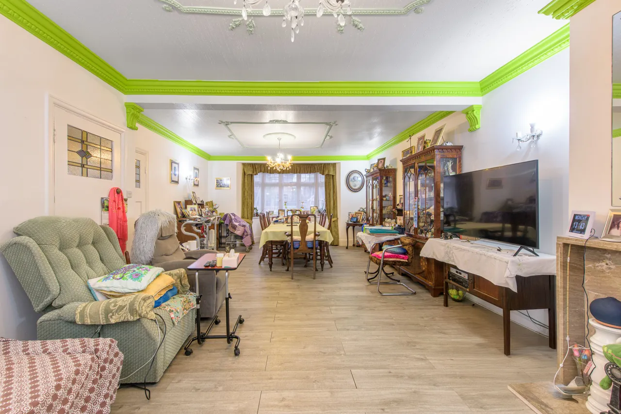 126 Powys Lane, London, photo 4