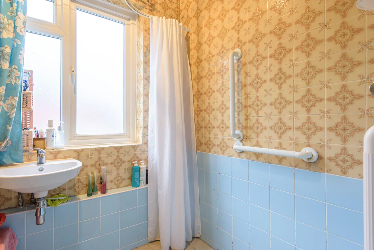 126 Powys Lane, London, photo 11