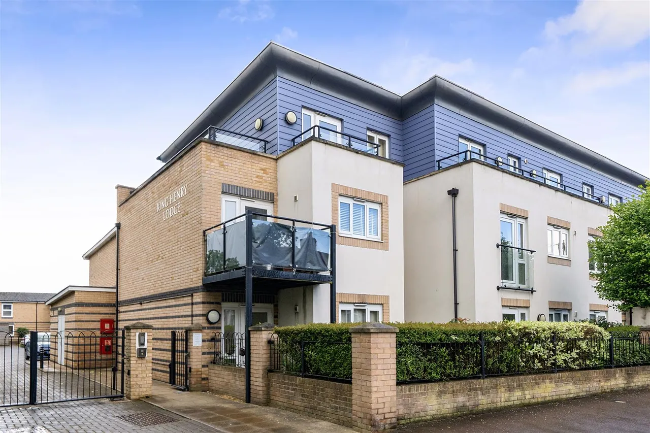 1 bed flat to rent, Hall Lane, Chingford, E4