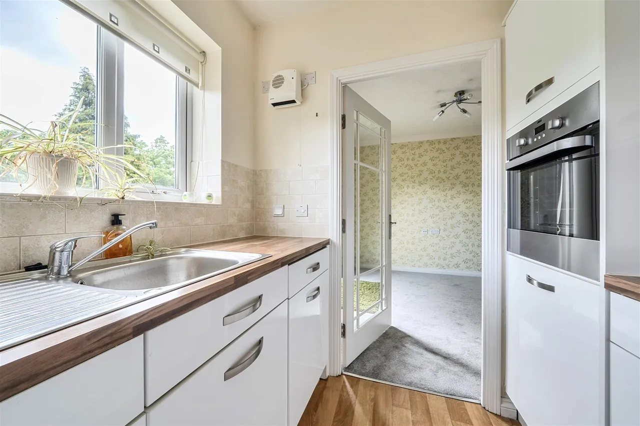 Hall Lane, Chingford, E4, photo 4