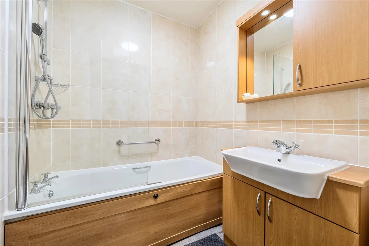Hall Lane, Chingford, E4, photo 12