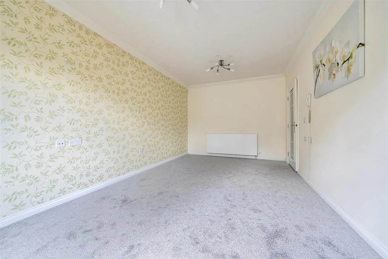 Hall Lane, Chingford, E4, photo 8