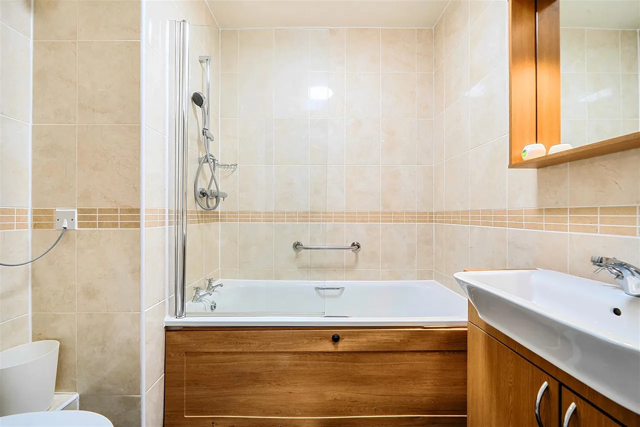 Hall Lane, Chingford, E4, photo 11