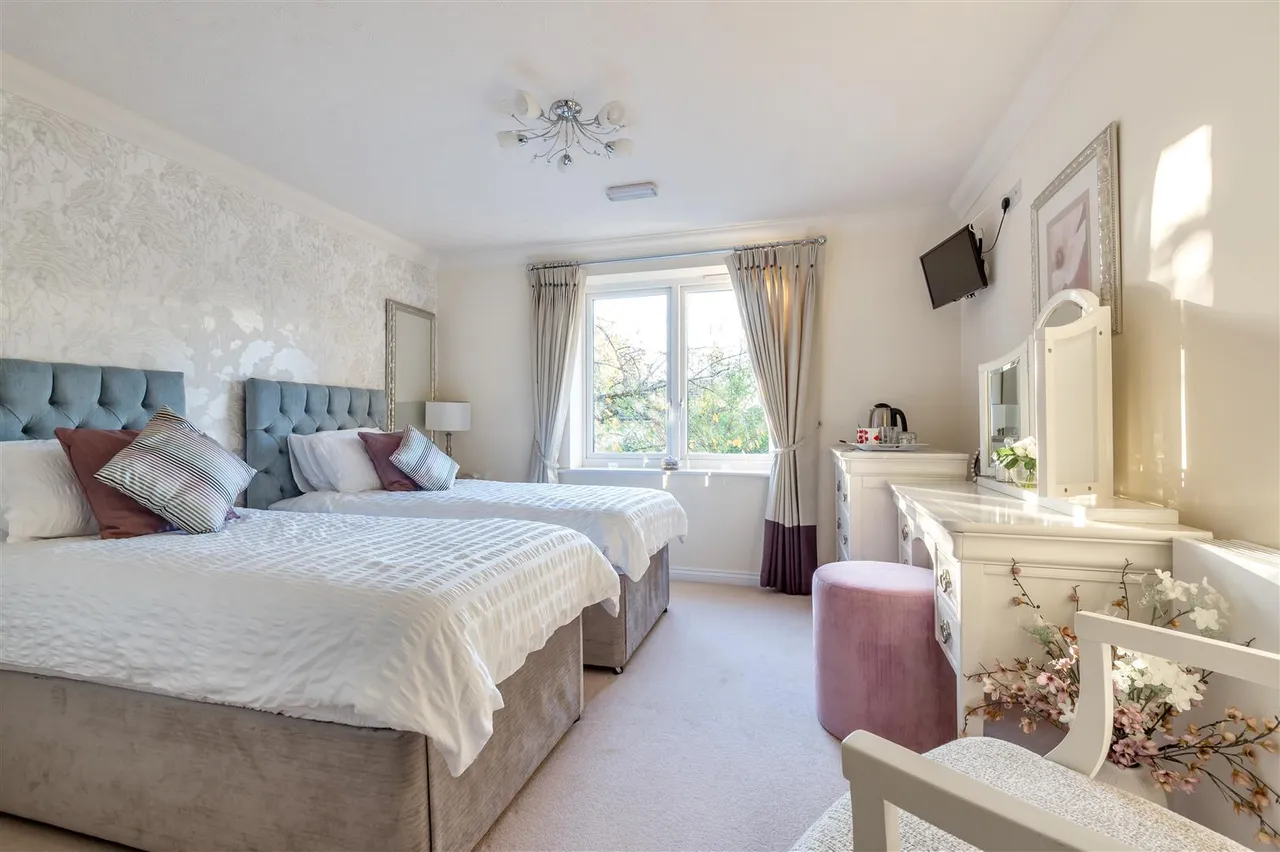 Hall Lane, Chingford, E4, photo 16
