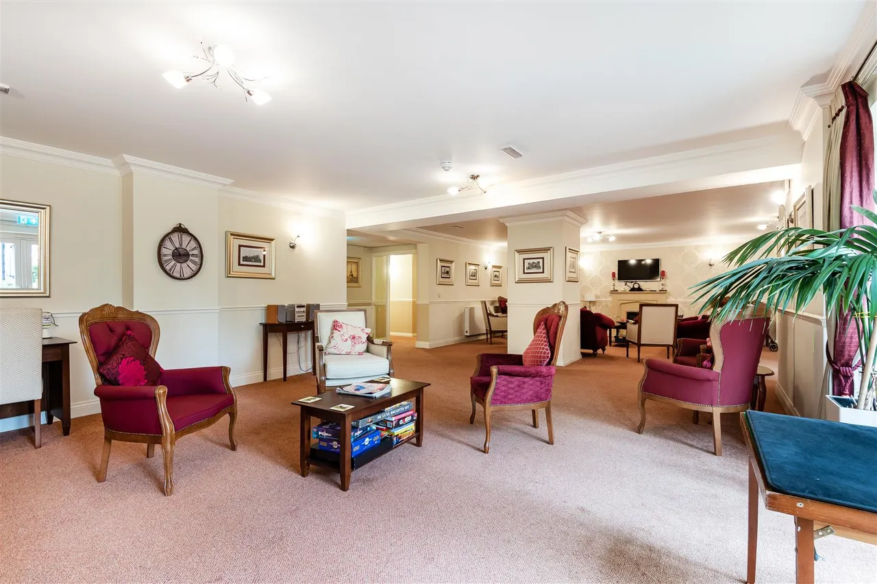 Hall Lane, Chingford, E4, photo 18