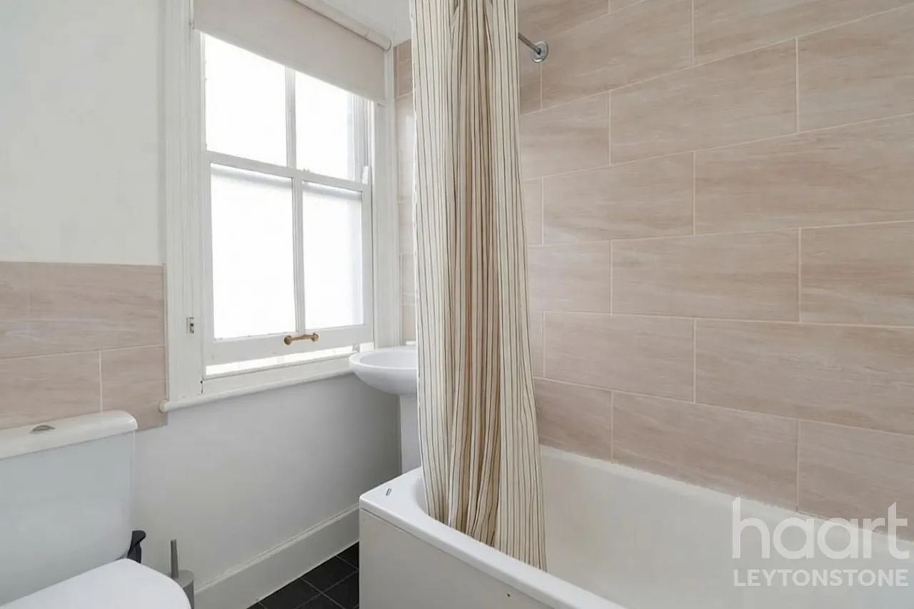 Grove Green Road, London, E11, photo 17