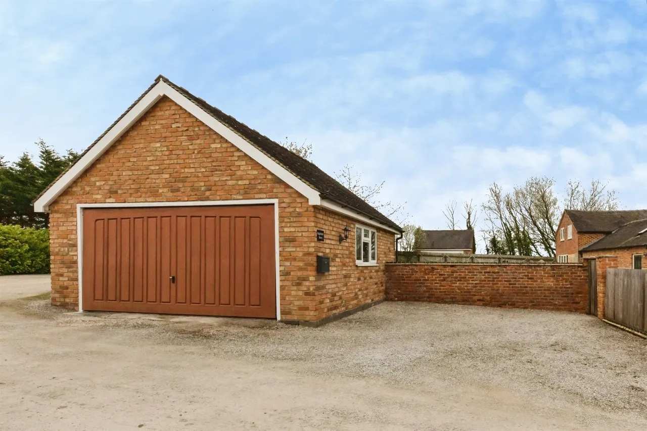 Highfields Barn, Beamhurst, ST14, photo 17