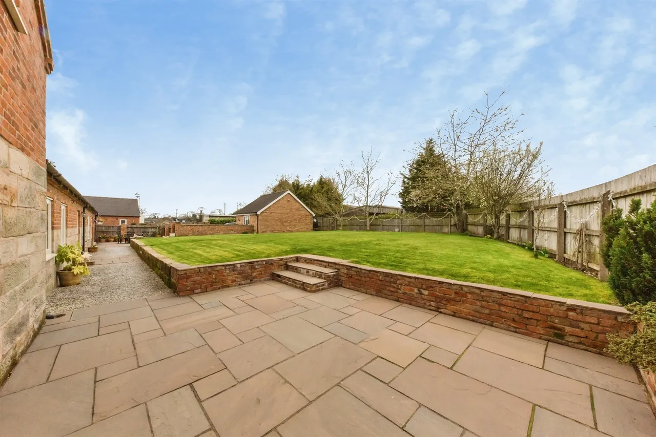 Highfields Barn, Beamhurst, ST14, photo 19
