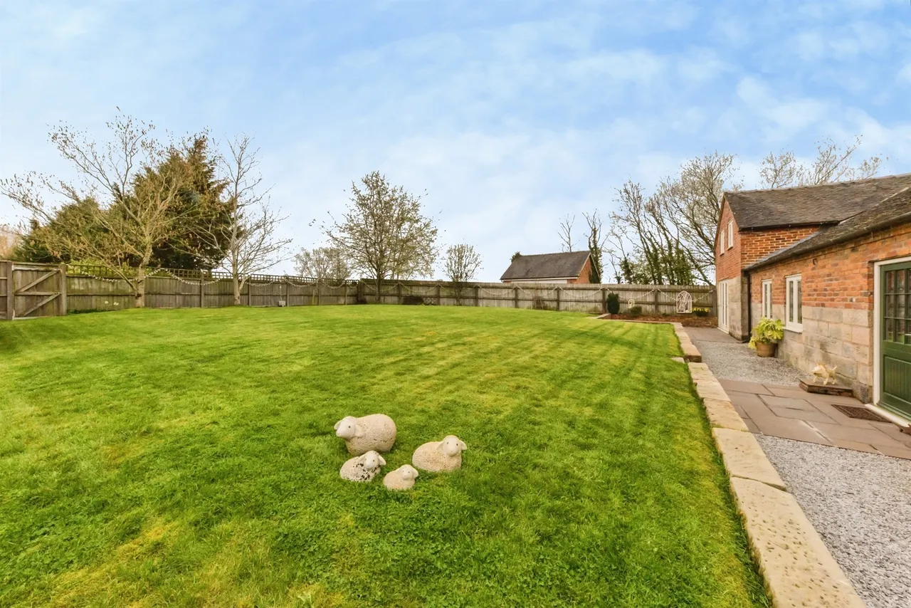 Highfields Barn, Beamhurst, ST14, photo 18