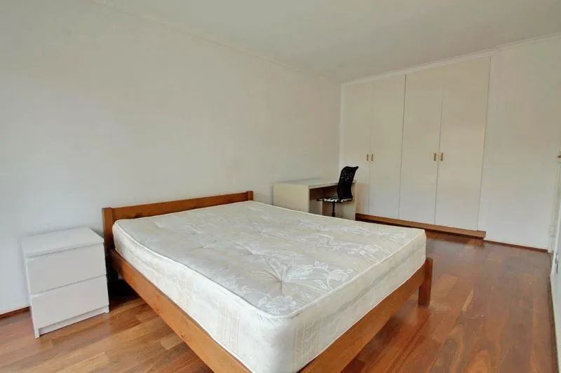 Royal Court Surrey Quays, London SE16 7TA, photo 2