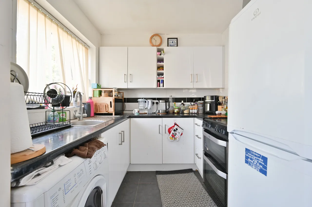 2 Curzon Gate Court, 16 Grandfield Avenue, Watford, photo 5