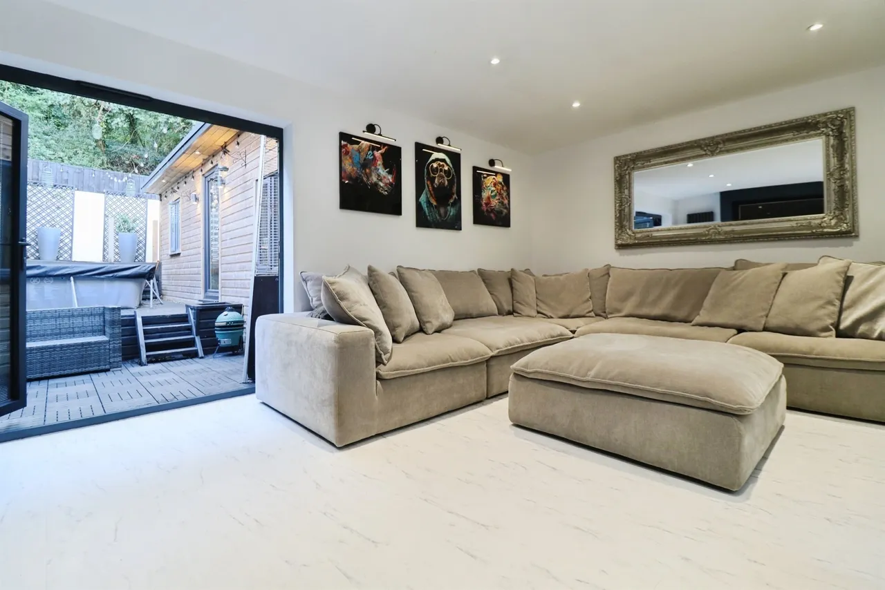 Woodlands Park Drive, Cardiff, CF5, photo 2